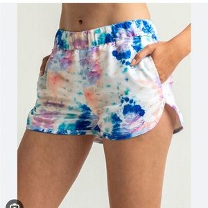 Tilly’s Full Tilt art print shorts S
